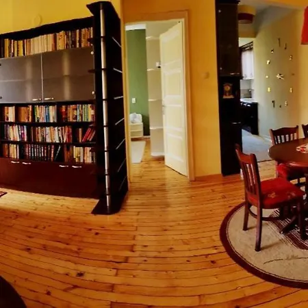 Your In The Heart Of The City! Apartament *